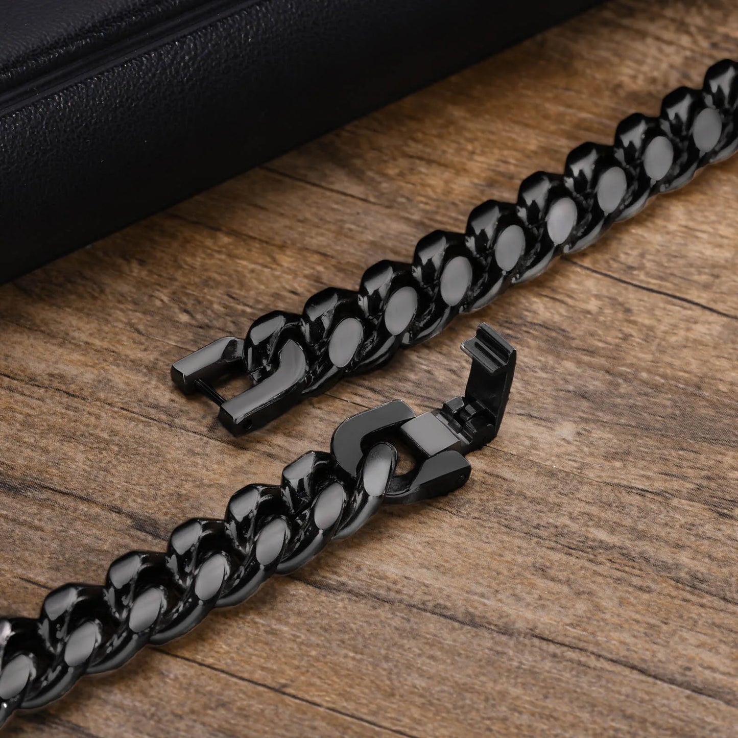 Auryx Bold Iron
